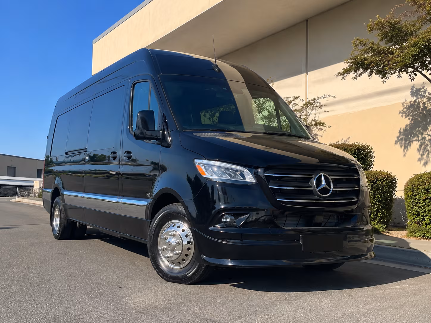 find the perfect transportation for your next airport transfer 4